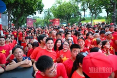 [Ảnh] Rợp sắc đỏ sao vàng tại Lễ phát động chương trình "Cùng Việt Nam tiến bước"