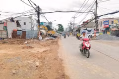 Dự án nâng cấp, mở rộng đường Nguyễn Thị Định (đoạn từ cầu Giồng Ông Tố đến cầu Mỹ Thủy) đang gấp rút thi công.