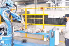 Sử dụng robot vào quy trình sản xuất tại Công ty cổ phần sản xuất thương mại Việt Mỹ Đồng Nai, Khu công nghiệp Dầu Giây.