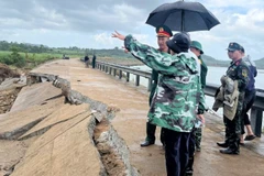 Hiện trường một đoạn kè sông Ba đoạn qua thôn Lạc Mỹ, xã Sơn Thành bị sập. (Ảnh: Thủy Loan)