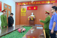 Công an xã Krông Pắc thi hành các quyết định khởi tố vụ án, khởi tố bị can và bắt tạm giam 2 tháng đối với Phạm Ngọc Khánh.