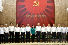 Tổng Bí thư Tô Lâm với các đồng chí lãnh đạo Đảng, Nhà nước và Ban Thường vụ Thành ủy Hà Nội.