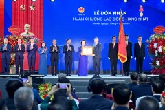 Tổng Bí thư Tô Lâm trao Huân chương Lao động hạng Nhất tặng Bộ Nội vụ.