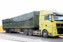 Phương tiện chở hàng hóa vượt hơn 400% tải trọng bị Cảnh sát giao thông Công an tỉnh Quảng Trị xử lý.