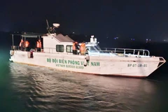 Lực lượng của Bộ đội Biên phòng tỉnh Quảng Trị tìm kiếm cứu nạn ngư dân trong đêm qua