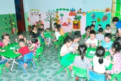 Các trường mần non ở Quảng Trị luôn chăm chút từng bữa ăn cho các cháu đủ lượng và chất. (Ảnh minh họa) 