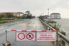 Công an xã Ninh Châu đề nghị người dân không điều khiển phương tiện qua vùng ngập lụt để bảo đảm an toàn.