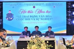 Lãnh đạo Sở Văn hóa và Thể thao thành phố Huế, Viện Sử học chủ trì tại hội thảo. 