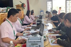 Điểm giao dịch của Ngân hàng Chính sách xã hội tỉnh Lâm Đồng tích cực phục vụ nhân dân vay vốn sau sáp nhập.