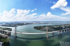 Dự án cầu Bình Khánh Thành phố Hồ Chí Minh thuộc gói thầu J1, tuyến cao tốc Bến Lức-Long Thành hiện đang dần hoàn thiện những công đoạn cuối cùng.