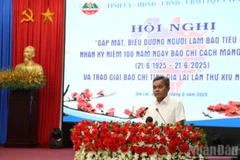 Tháng 1/2021, ông Hồ Văn Niên được bầu làm Ủy viên Trung ương Đảng khóa XIII, nhiệm kỳ 2021–2026.