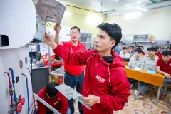 Để tạo nên đội ngũ lao động chất lượng cao, cần đổi mới căn bản công tác đào tạo nghề. (Trong ảnh: Lớp học nghề Kỹ thuật máy lạnh và điều hòa của Trường cao đẳng nghề Bắc khoa Hà Nội). Ảnh: Thành Đạt