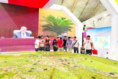 Công chúng khám phá, tìm hiểu định hướng quy hoạch của Thủ đô trong tương lai.