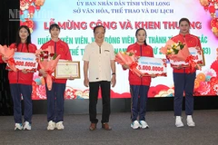 Khen thưởng vận động viên đạt thành tích cao tại SEA Games 33.