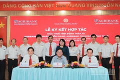 Thuế tỉnh Đồng Tháp và Ngân hàng Agribank chi nhánh Tiền Giang, Đồng Tháp ký cam kết đồng hành hỗ trợ hộ kinh doanh và doanh nghiệp.