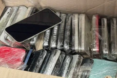 Tang vật là điện thoại thông minh nhãn hiệu iPhone đã qua sử dụng bị lực lượng chức năng thu giữ. (Ảnh: CHQ)