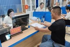 Người có nhu cầu mua tài sản được phát hai Phiếu đăng ký mua theo mẫu thống nhất. 