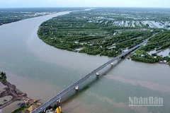 Dòng sông lớn nhất Cà Mau đoạn qua xã Năm Căn đặc quánh phù sa đang dần hồi sinh nguồn lợi thủy sản.