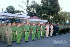 Các lực lượng tham gia lễ ra quân.