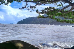 Một góc Hòn Khoai giữa trùng khơi bao la.