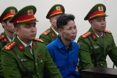 Bị cáo Cao Văn Hùng tại tòa sáng 17/11.