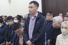 Bị cáo Phạm Văn Cách trả lời Hội đồng xét xử tại Tòa án.