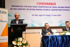 Thứ trưởng Tư pháp Phan Chí hiếu phát biểu tại hội nghị.