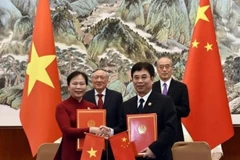 Lễ ký Biên bản ghi nhớ tại Hội nghị Tòa án các tỉnh biên giới Việt Nam-Trung Quốc lần thứ nhất.