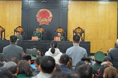 Hội đồng xét xử tuyên án.