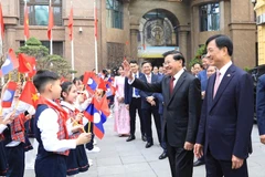 Lễ đón Tổng Bí thư Đảng Nhân dân Cách mạng Lào, Chủ tịch nước Cộng hòa Dân chủ Nhân dân Thongloun Sisoulith. (Ảnh: Quang Thái)