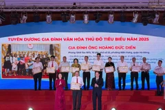 Hà Nội luôn chú trọng tuyên dương những tấm gương trong xây dựng văn hóa gia đình.