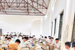 Một lớp học nghề thủ công mỹ nghệ tại Cơ sở cai nghiện ma túy tỉnh Điện Biên.