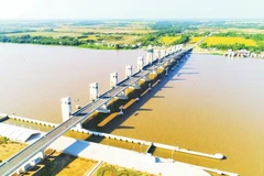 Dự án cống Cái Lớn-Cái Bé giai đoạn 1 giúp kiểm soát mặn, giữ ngọt cho vùng bán đảo Cà Mau. Ảnh: Phương Bằng