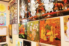 Một số tranh sơn mài tại làng nghề sơn mài Tương Bình Hiệp (Thành phố Hồ Chí Minh).