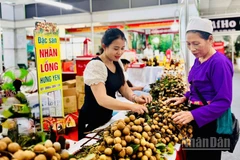Phiên chợ diễn ra tại Trung tâm Xúc tiến thương mại nông nghiệp Việt Nam ở 489 Hoàng Quốc Việt, phường Nghĩa Đô (Hà Nội).