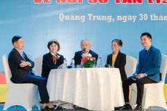 Những nhân chứng lịch sử trong suốt những năm tháng sơ tán của Đại học Kinh tế Quốc dân chia sẻ tại phần giao lưu “Ký ức về một thời sơ tán”.
