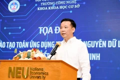 PGS, TS Bùi Huy Nhượng, Giám đốc Đại học Kinh tế Quốc dân phát biểu tại tọa đàm “Đào tạo Toán ứng dụng trong kỷ nguyên dữ liệu và ra quyết định thông minh”. 