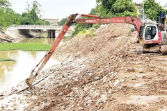Cùng với các công trình trọng điểm quốc gia, nhiều dự án do các địa phương quản lý được đẩy nhanh tiến độ.