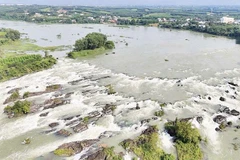 Thác Trị An thu hút du khách với vẻ đẹp hoang sơ.