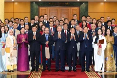 Tổng Bí thư Tô Lâm gặp mặt Đoàn kiều bào tiêu biểu tham dự Chương trình Xuân Quê hương 2026. (Ảnh: ĐĂNG KHOA)