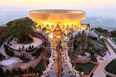 Đỉnh núi Bà Đen nơi An vị tôn tượng Đức Phật Câu Na Hàm Mâu Ni.