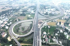 Nút giao đường Vành đai 3 Thành phố Hồ Chí Minh với cao tốc Bến Lức-Long Thành và Thành phố Hồ Chí Minh-Trung Lương. 