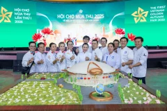 Các nghệ nhân và Mô hình Trung tâm Hội chợ Triển lãm quốc gia tại Hội chợ Mùa Thu lần thứ I - 2025.