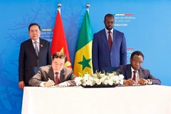 Lễ ký Bản ghi nhớ về thương mại gạo Việt Nam và Senegal trước sự chứng kiến của Chủ tịch Quốc hội Trần Thanh Mẫn và Thủ tướng Senegal Ousmane Sonko.