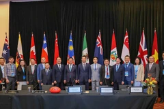 Bộ trưởng Công thương Nguyễn Hồng Diên và đoàn công tác tham dự sự kiện.