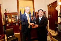 Bộ trưởng Nguyễn Hồng Diên và Thượng nghị sĩ Roger Marshall.
