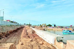 Nhiều hệ thống đê kè được các địa phương gấp rút thi công, bảo đảm phòng, chống lụt bão.