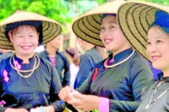 Người dân tham gia lễ hội.