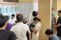 Giải quyết thủ tục hành chính về đất đai tại Văn phòng Đăng ký đất đai Hà Nội. 