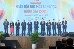 Tổng Bí thư Tô Lâm, Thủ tướng Chính phủ Phạm Minh Chính và các đại biểu thực hiện nghi thức phát động Ngày hội Đổi mới sáng tạo quốc gia 2025. (Ảnh: ĐĂNG KHOA)